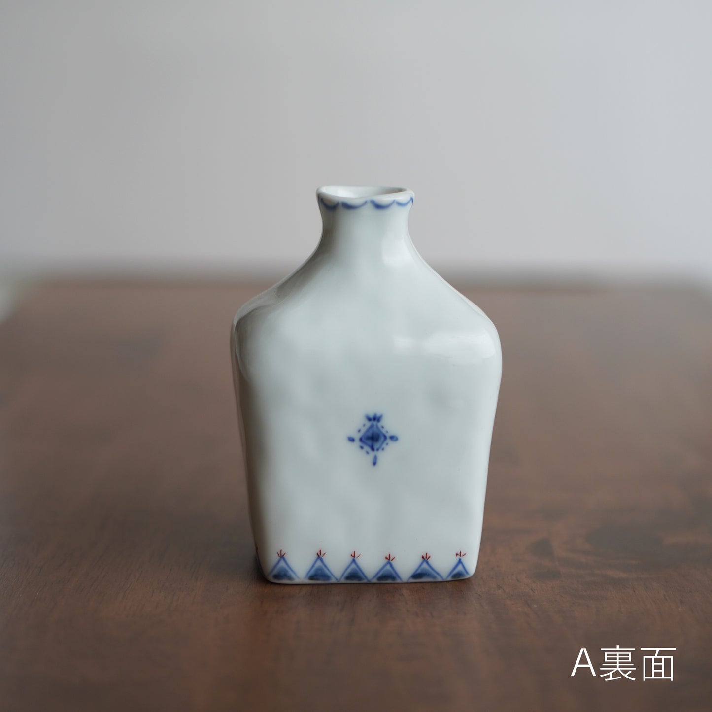 小さな壺みたいな一輪差し 四角