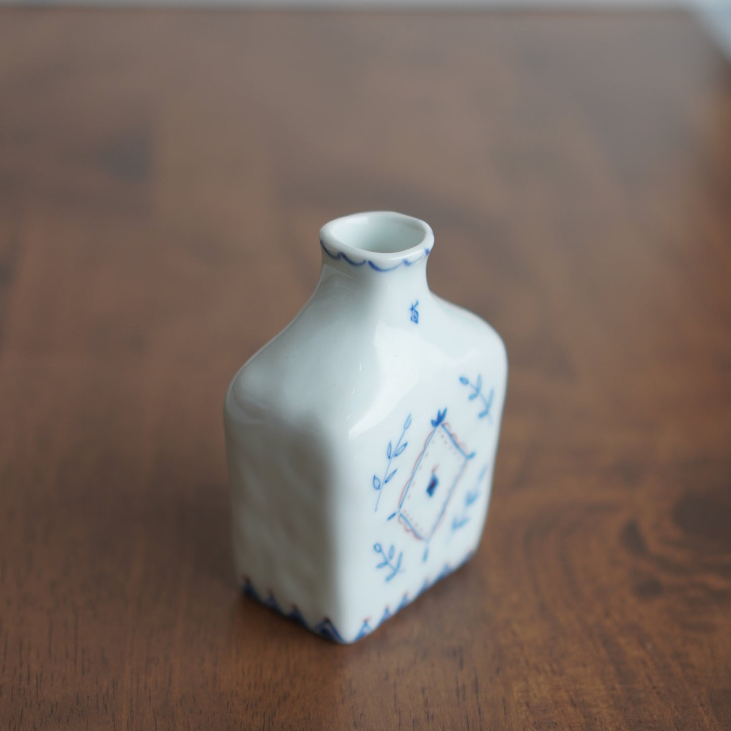 小さな壺みたいな一輪差し 四角