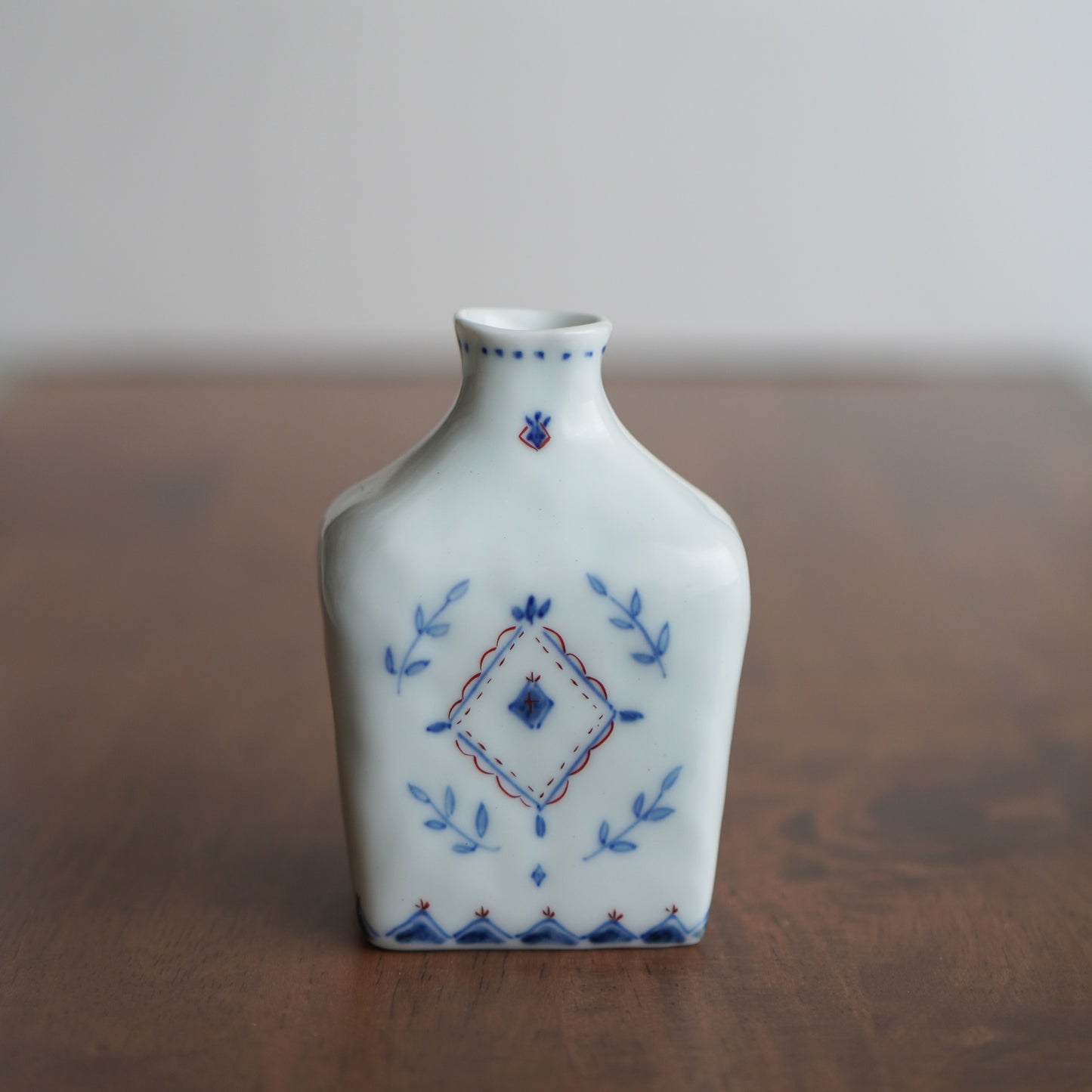 小さな壺みたいな一輪差し 四角