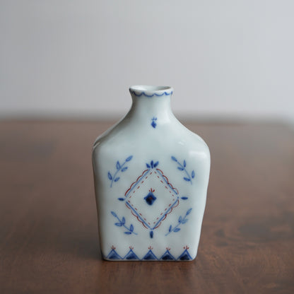 小さな壺みたいな一輪差し 四角