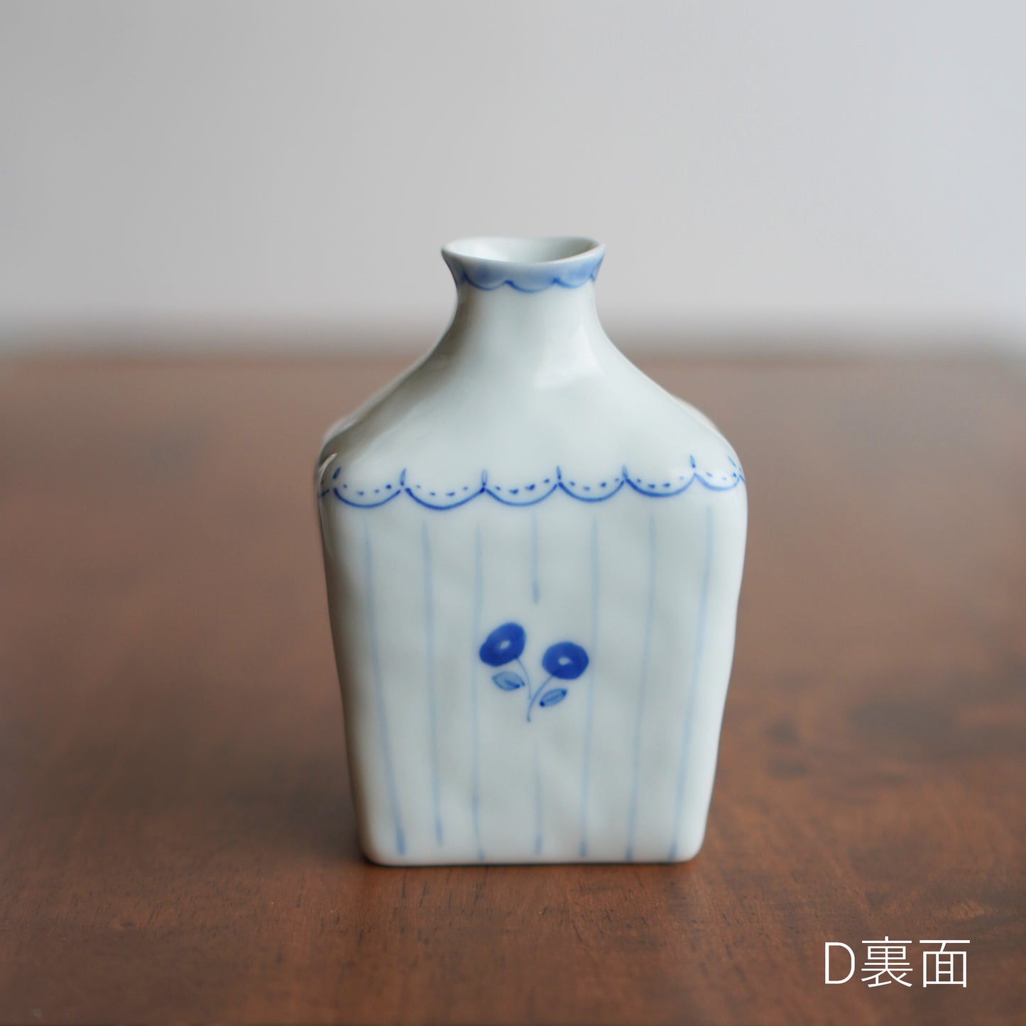 小さな壺みたいな一輪差し 四角