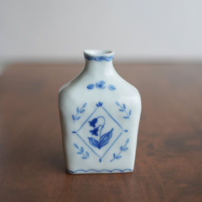 小さな壺みたいな一輪差し 四角