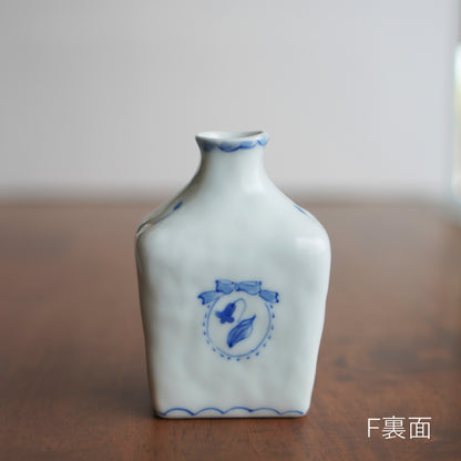 小さな壺みたいな一輪差し 四角