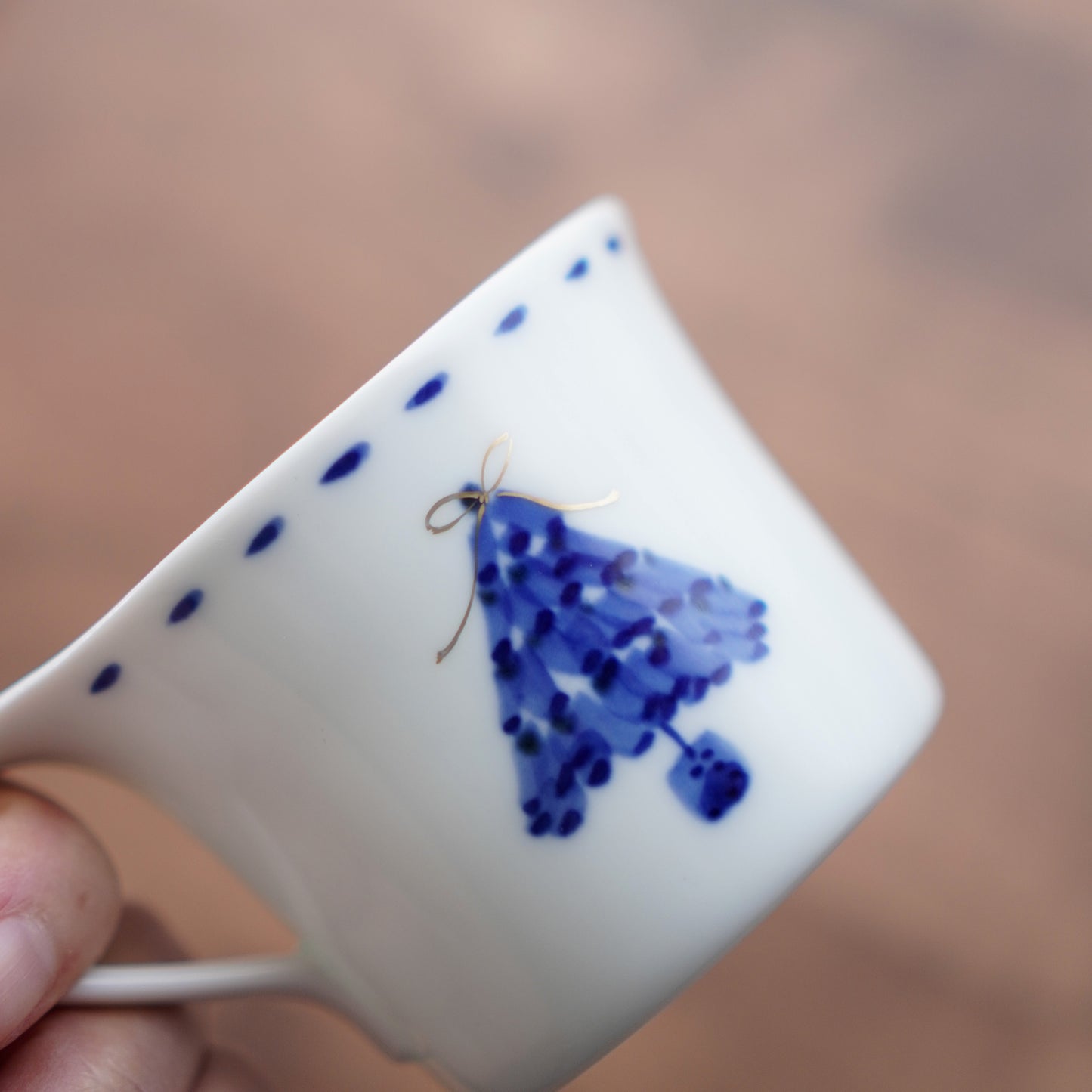 青いツリーのコーヒーカップ